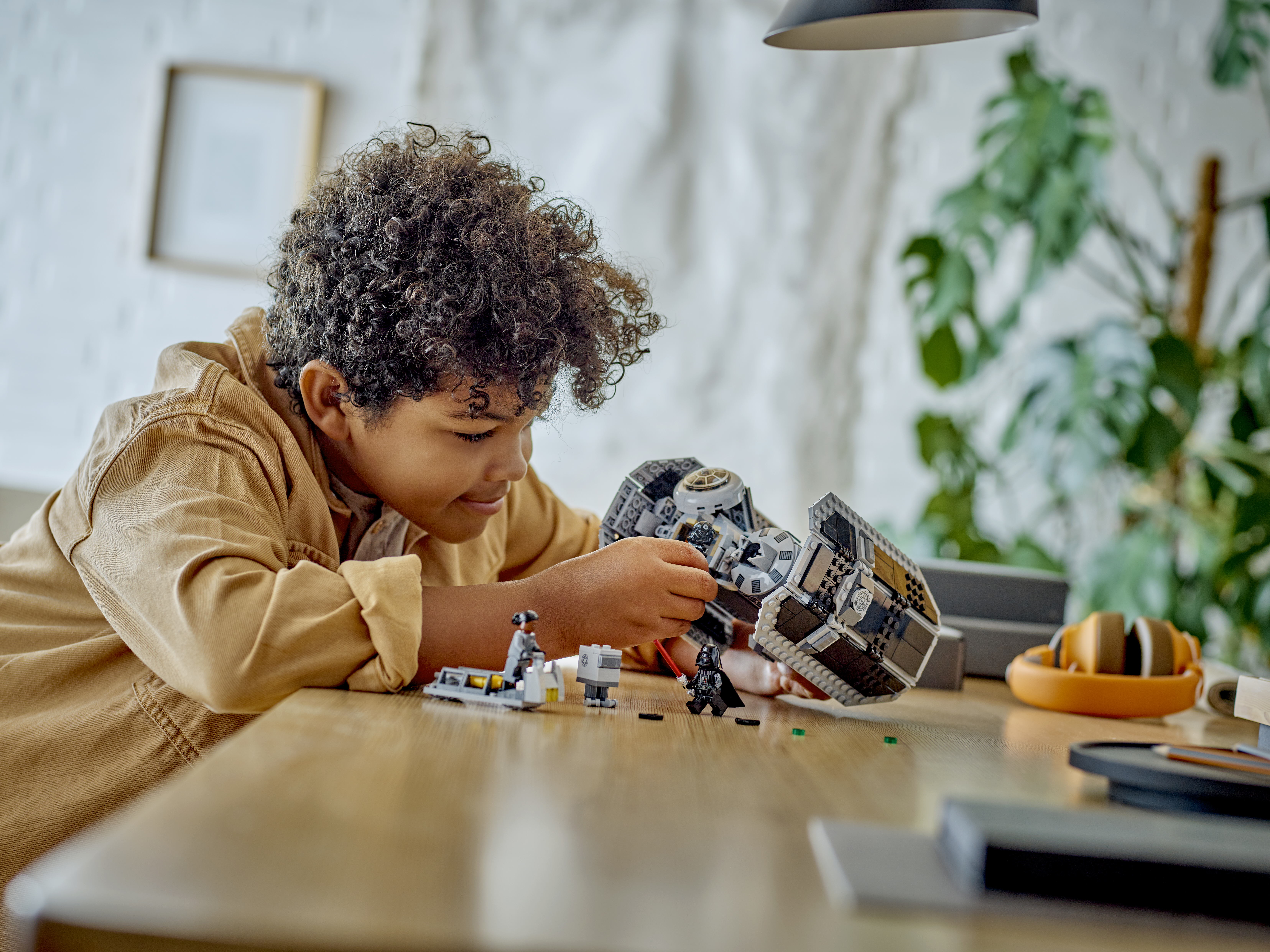 LEGO 75347 TIE Bomber – Spielszene mit Raumschiff, Torpedos und Minifiguren