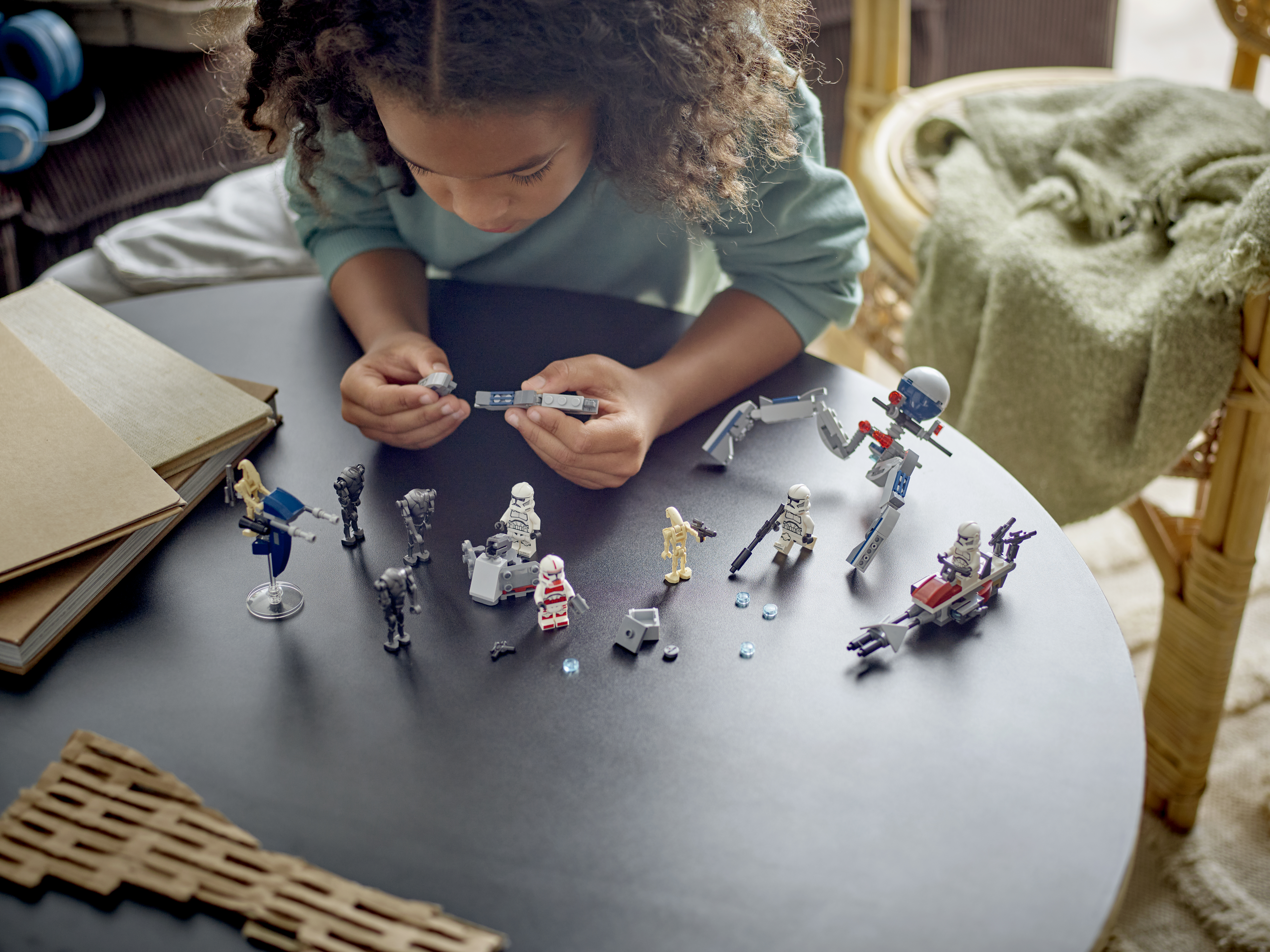 LEGO 75372 Clone Trooper & Battle Droid Battle Pack – Bauerlebnis mit Fahrzeugen und Figuren