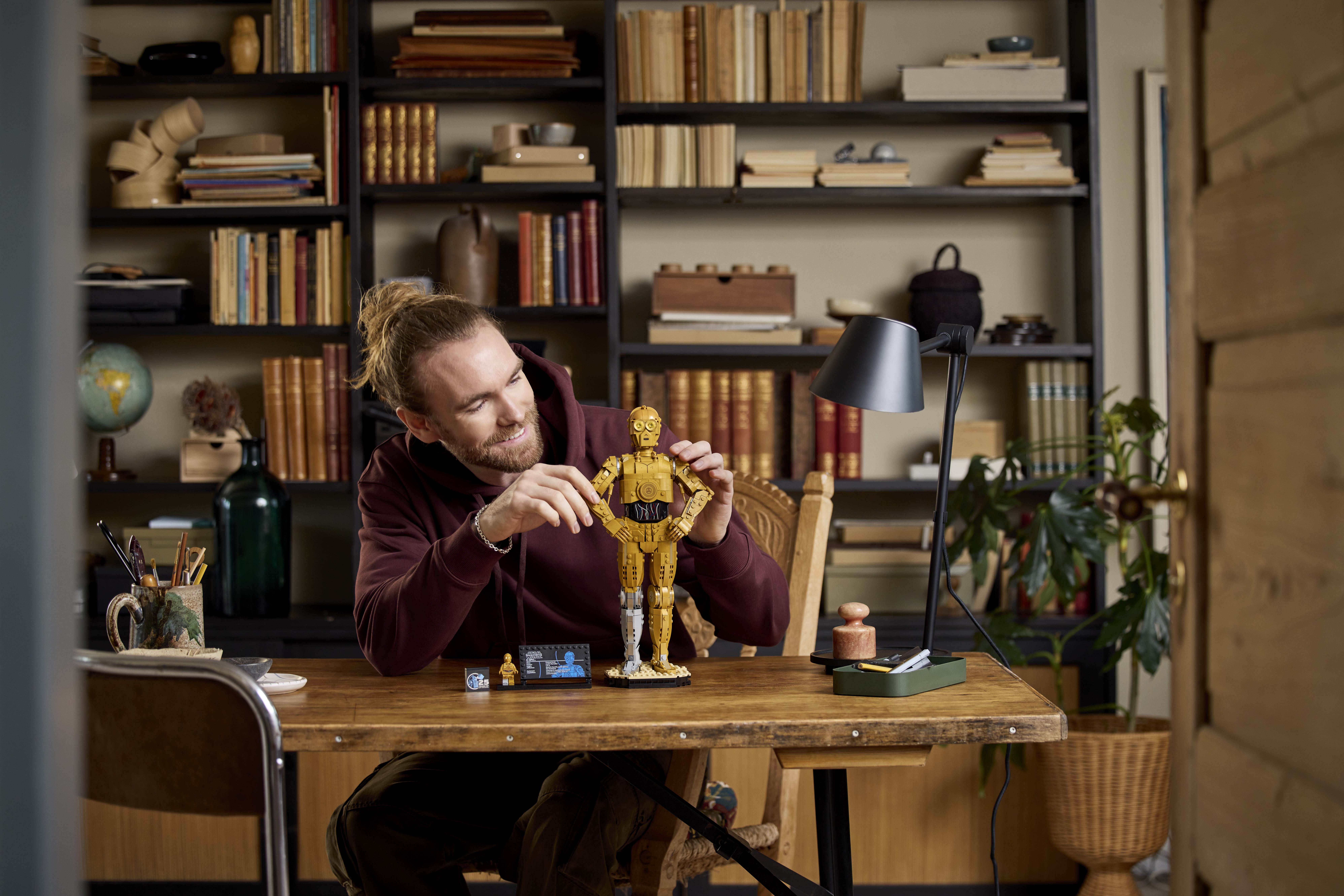 LEGO 75398 C-3PO – Finales Displaymodell mit Ständer und Zubehör