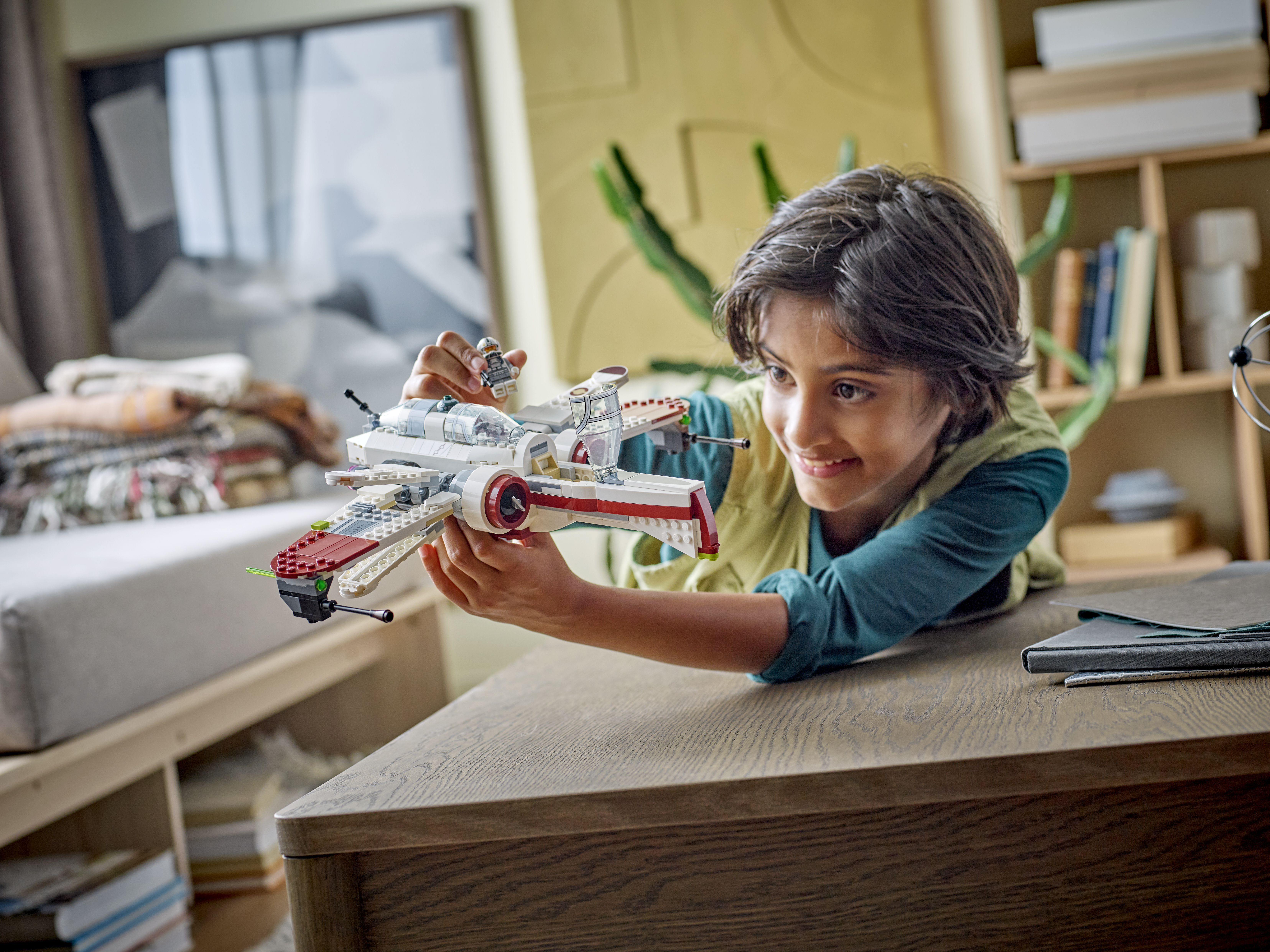 LEGO 75402 ARC-170 Starfighter – Spielszene mit Piloten im Cockpit