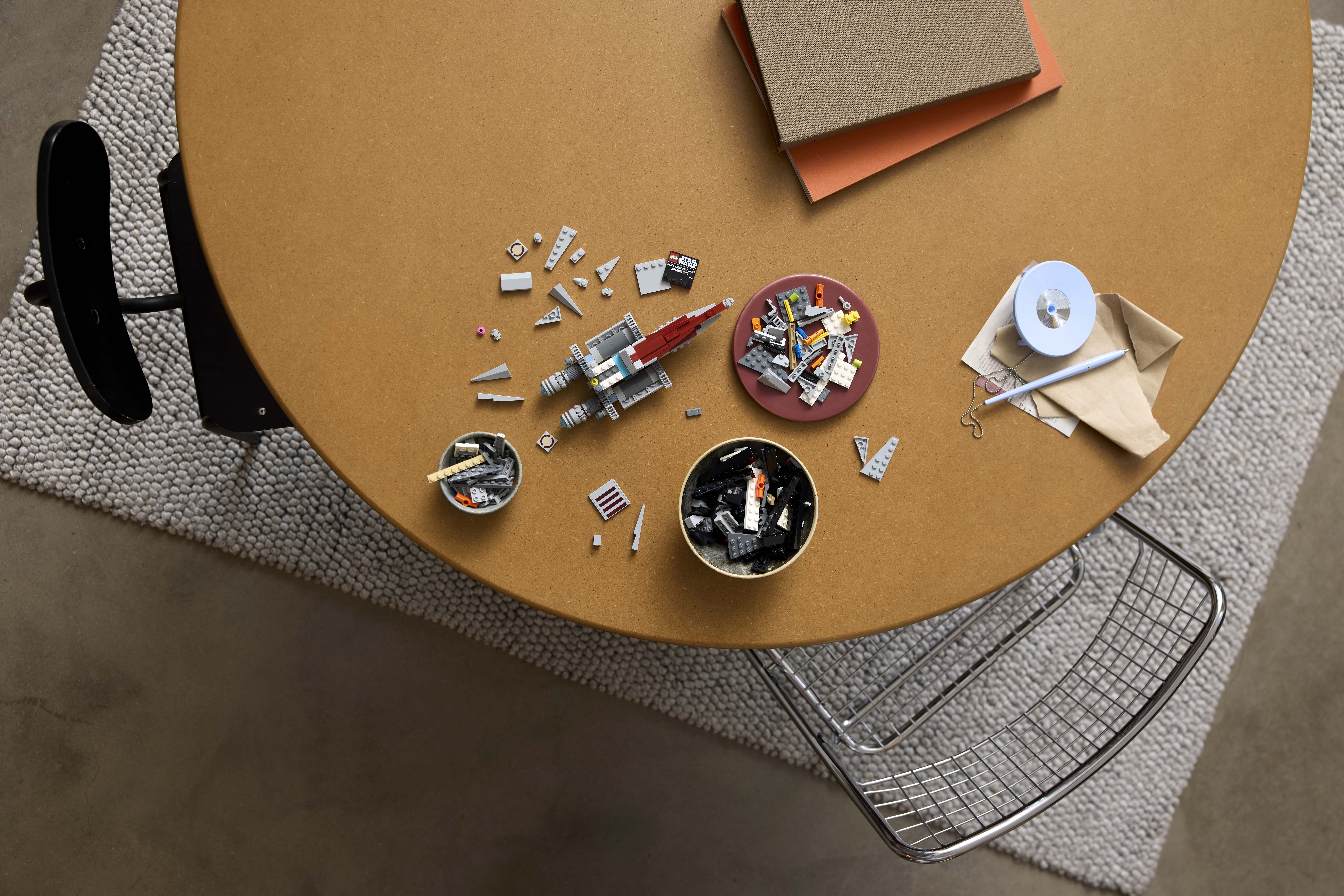 LEGO 75404 Acclamator – Bauphasen und Konstruktionsfortschritt