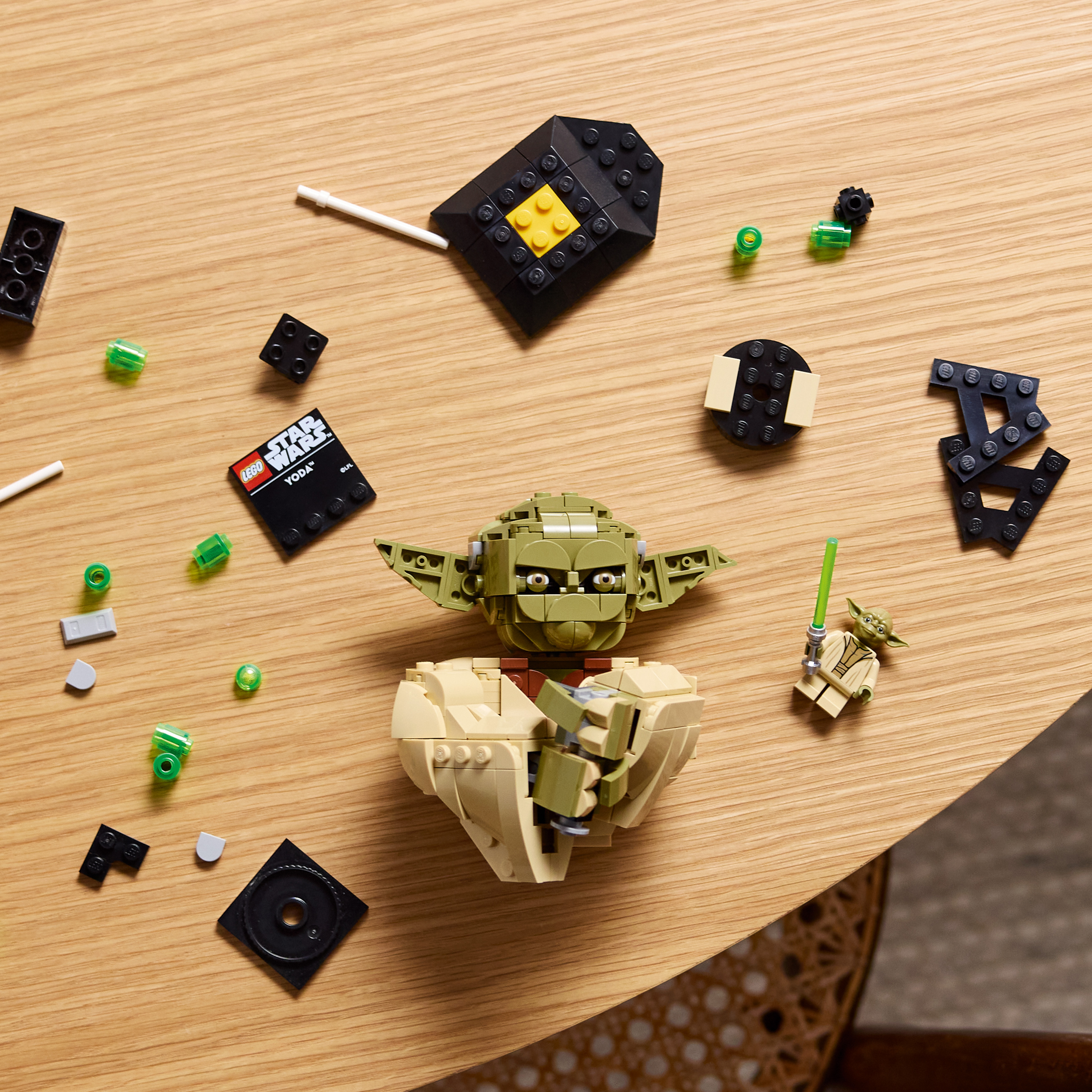 LEGO 75438 Yoda Büste beim Bauen