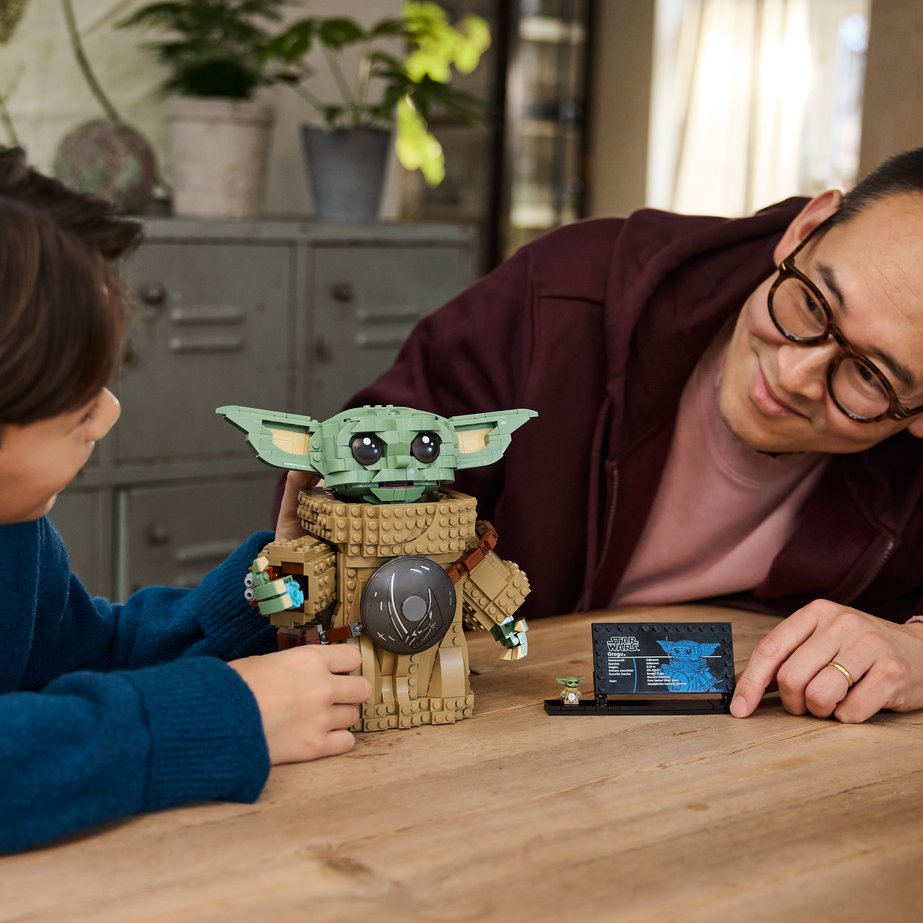 LEGO 75446 Grogu – The finished figure on the display stand