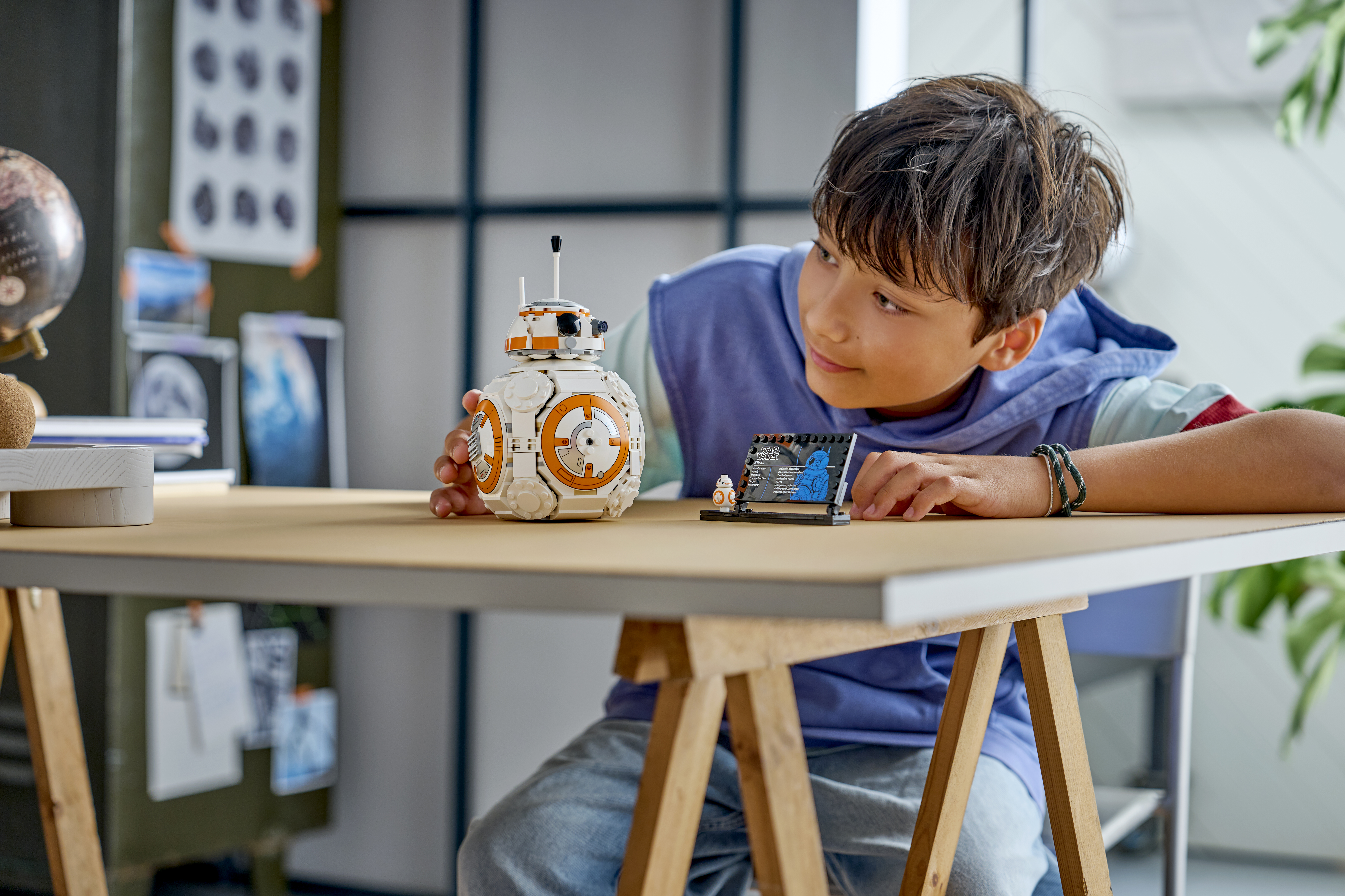 LEGO 75452 BB-8 – Das fertige Modell auf dem Präsentationsständer